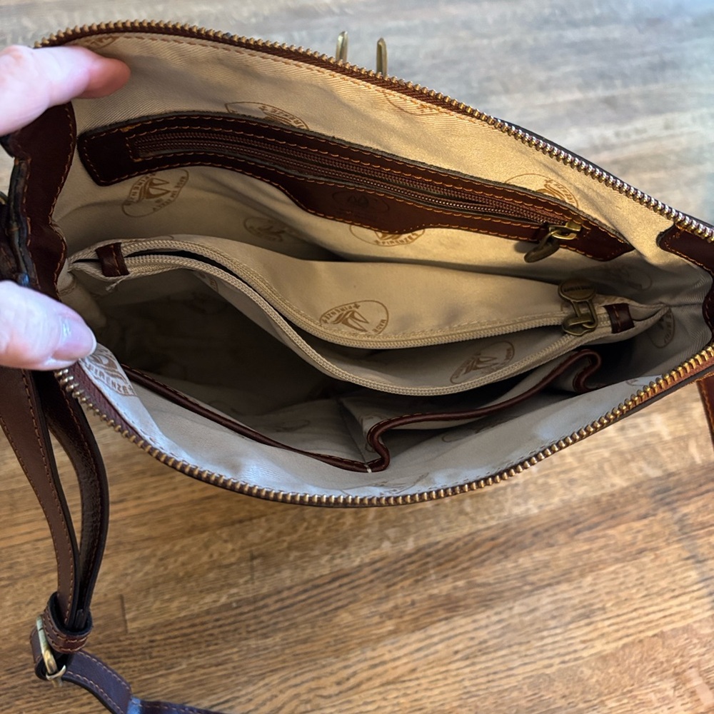 D & D Firenze Leather Dark Green/ Olive Crossbody/Shoulder Bag w/Brown Trim - Picture 10 of 15